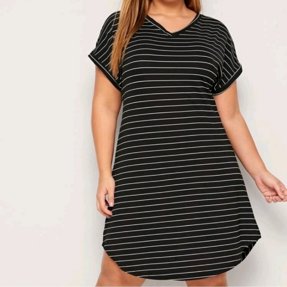 Size 1XL Women's Curved Hemline Black & White Hi Low Dress